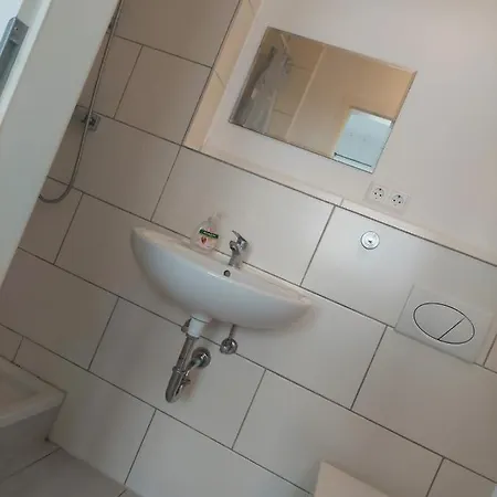 Private Apartment *